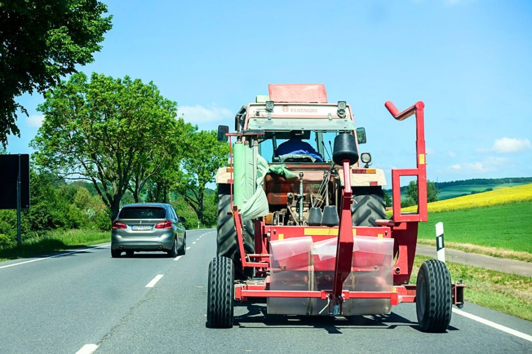 dépasser un tracteur